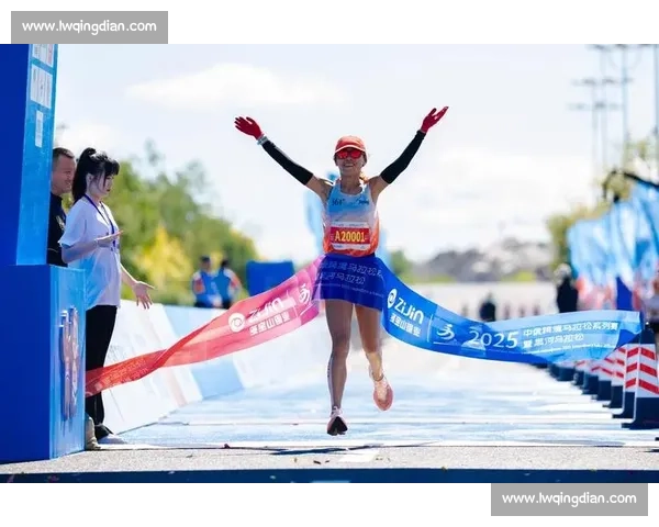 东北跨境马拉松:揣护照,一脚踏两国 东北跨境马拉松:揣护照,一脚踏两国