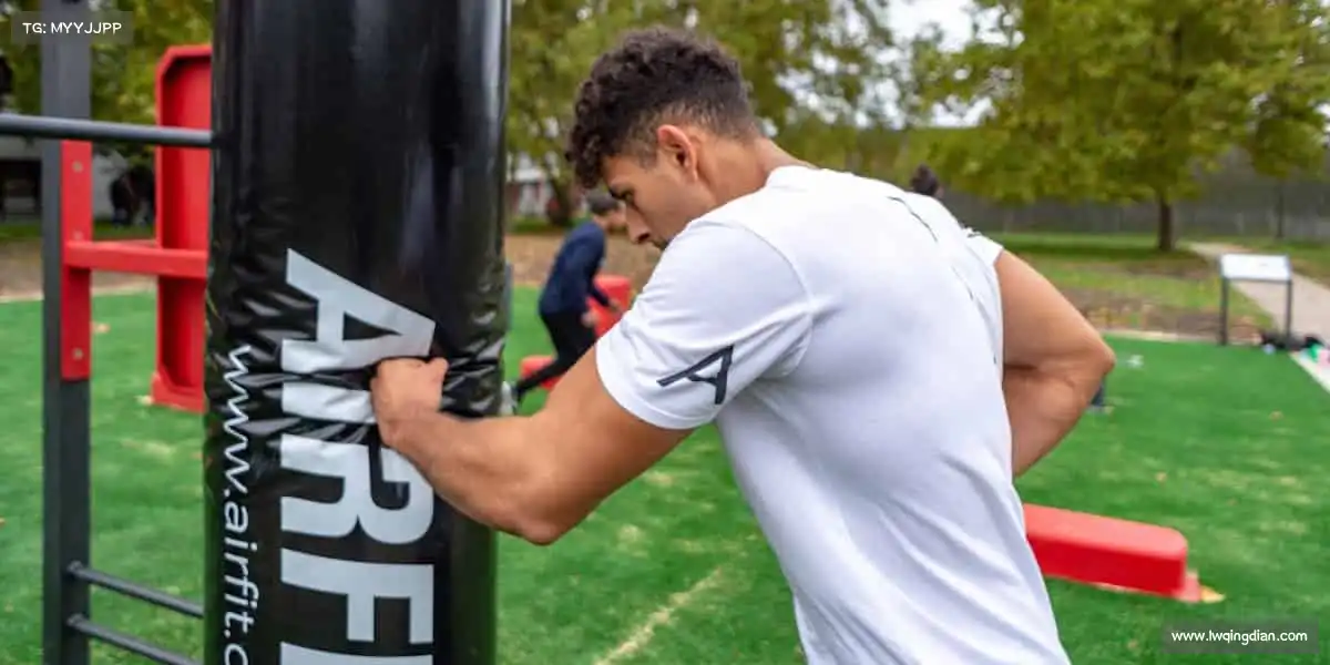 <strong>大满贯PG官方网站</strong>🥌冰壶滑行的轨迹，是冷静与策略的优雅博弈！